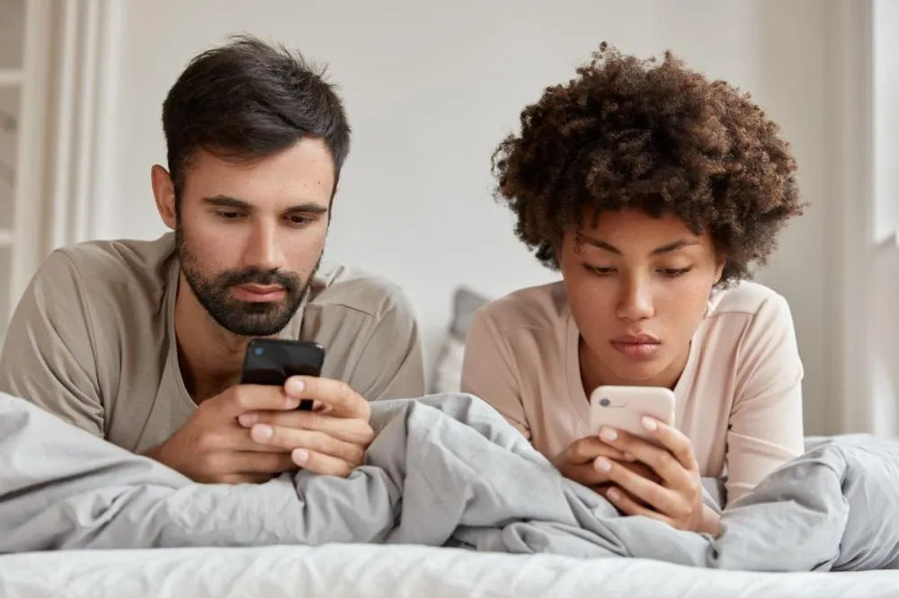 Entre filtros e frustrações: por que o amor perfeito das redes sociais tem adoecido relacionamentos reais