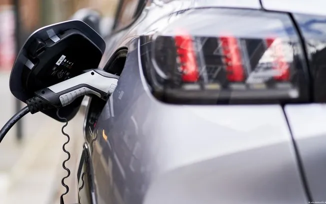Alta do petróleo acelera demanda por veículos elétricos na Europa