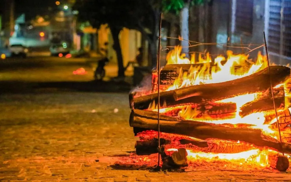 Veja o que fazer (e o que evitar) em casos de queimaduras no período junino