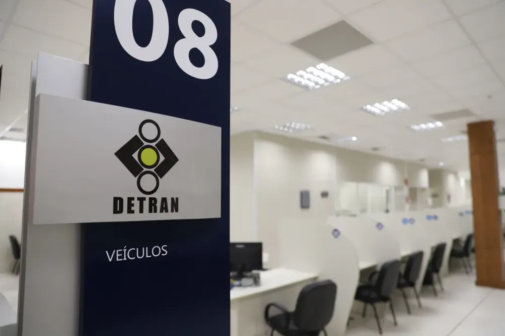 Detran-BA abre processo seletivo com 170 vagas e salários de até R$ 3,8 mil; veja como se inscrever