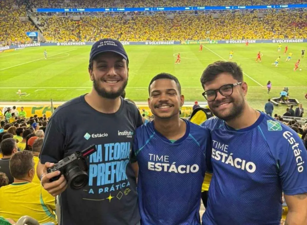 Universitários garantem experiência profissional no maior evento de Futebol do mundo