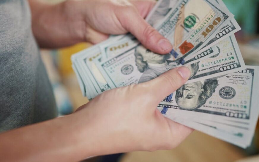 Dólar fecha em queda e vai a R$ 5,46, após ata do Copom