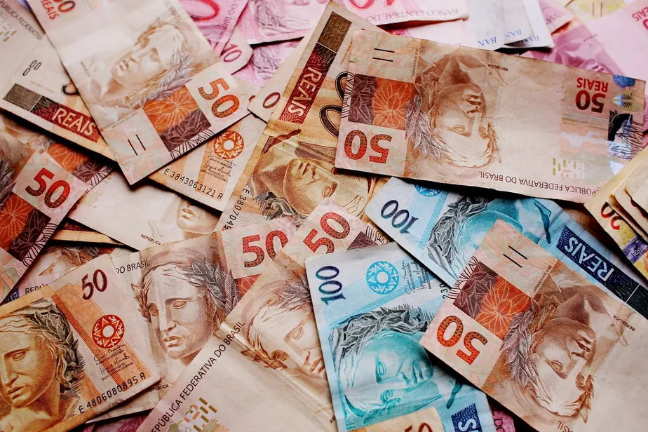 Real é a moeda que mais se valorizou até agora em setembro, superando euro e libra