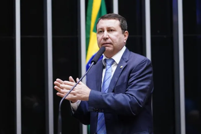 Projeto autoriza policial estadual a comprar mesma quantidade de armas que militar do Exército