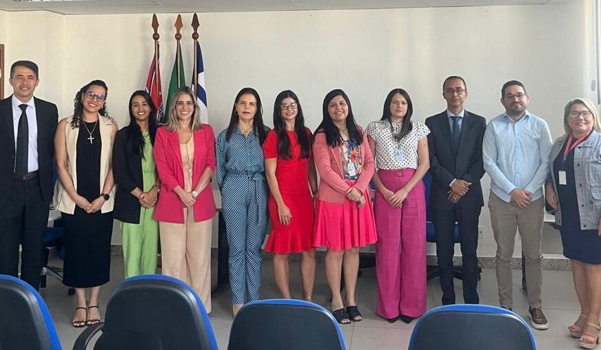 Membros da OAB Feira se reúnem com diretores e juízes das Varas das Famílias