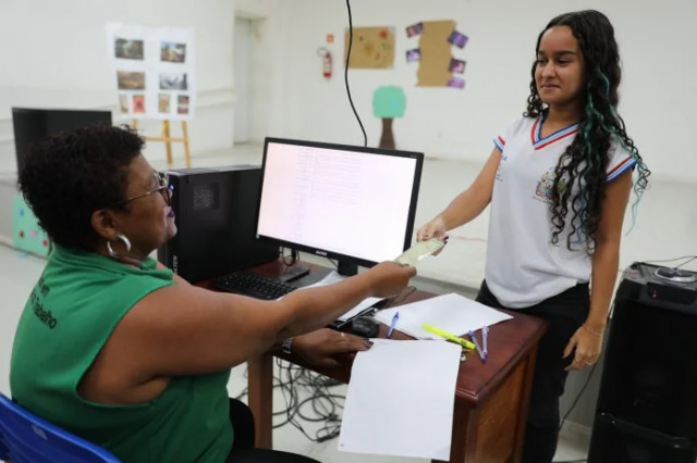 Estão abertas matrículas para estudandes na rede estadual
