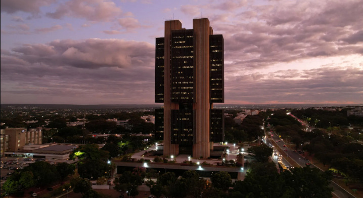 Mercado prevê inflação a cima do tema para 2025