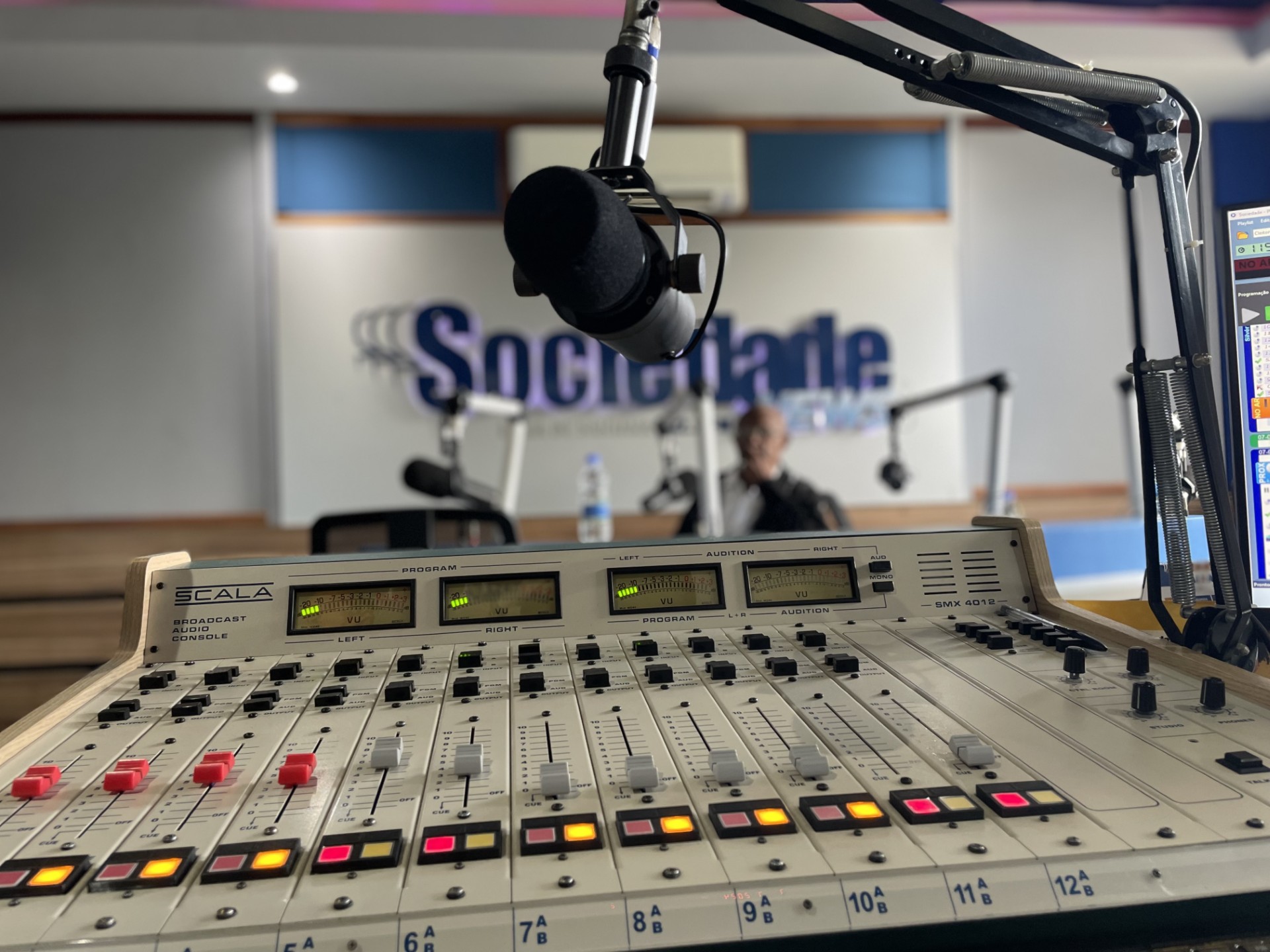 Rádio Sociedade News se consolida como líder de audiência