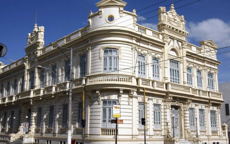 Servidores comissionados de Feira de Santana recebem até 4 vezes menos que os de Juazeiro