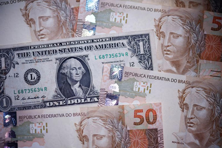 Dólar recua após dados de inflação dos EUA apontarem afrouxamento maior pelo Fed