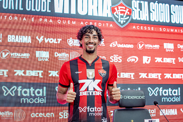 Novo atacante do Vitória é apresentado