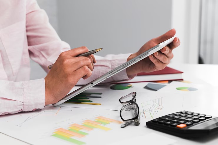 Especialista compartilha dicas para economizar nos  gastos de início de ano 