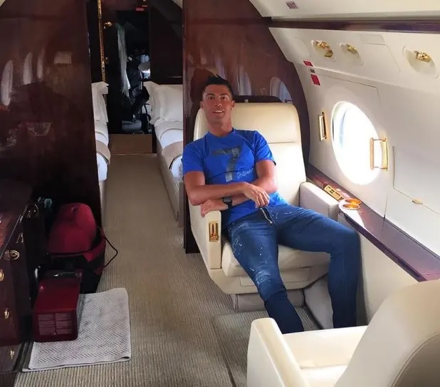 Cristiano Ronaldo compra jato de luxo por R$ 435 milhões