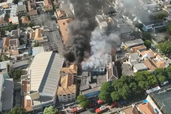 Dez pessoas estão em estado grave após incêndio