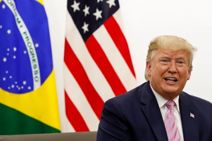 Após três anos de guerra, Trump diz que Rússia tem mais força nas negociações de paz na Ucrânia