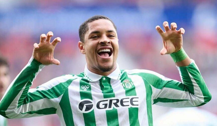 Jornal afirma que Vitor Roque não joga mais pelo Betis