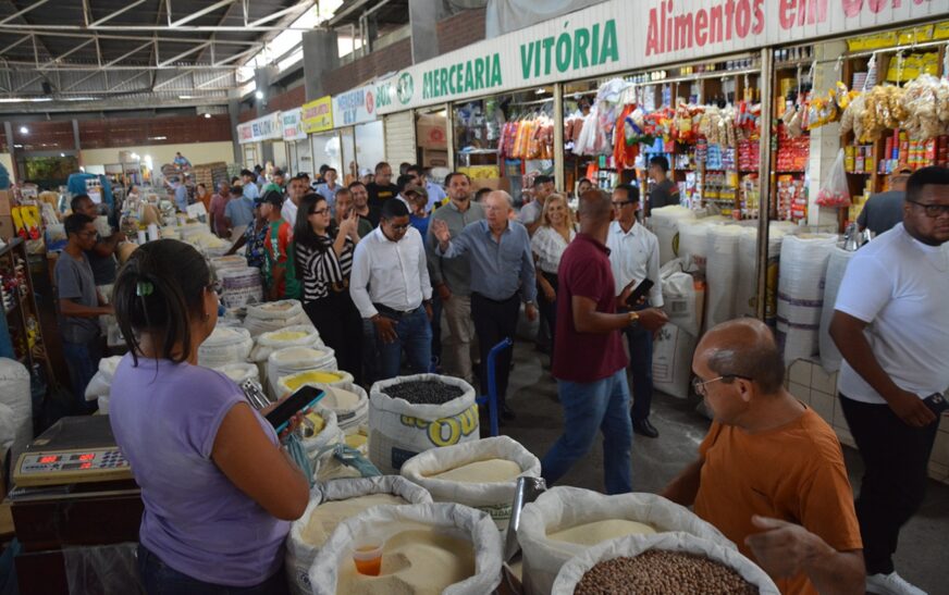 José Ronaldo autoriza obras para revitalizar o Centro de Abastecimento