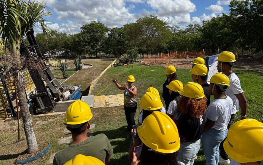 Estudantes do IFBA visitam estação de tratamento de esgoto em Feira de Santana