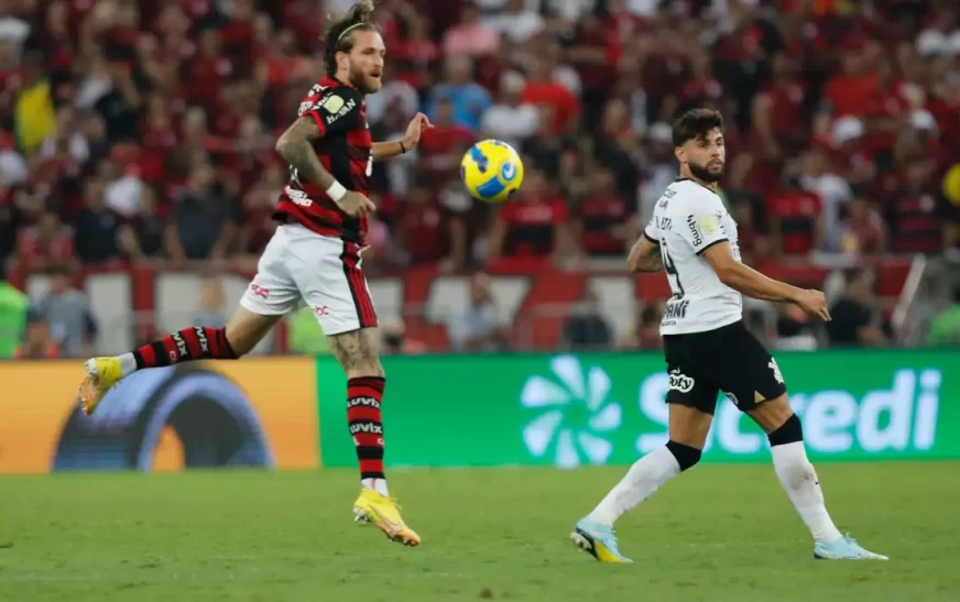 Flamengo goleia Corinthians no Maracanã
