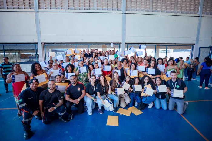 Prefeita Débora participa da certificação de 230 cuidadores escolares em formação em primeiros socorros