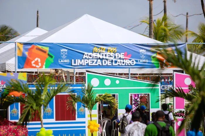 Muita música, diversão e cerca de 200 prêmios sorteados marcaram a festa dos agentes de limpeza nesta sexta-feira (30)