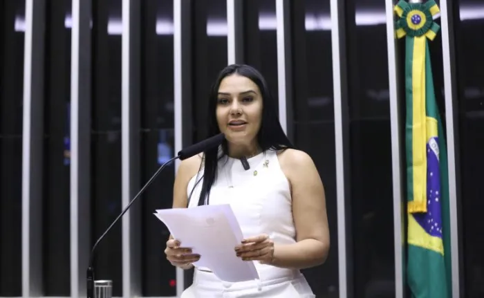 Comissão aprova auxílio mensal ao responsável por pessoa com deficiência de família de baixa renda
