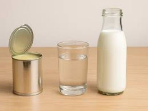 Leite condensado diluído vira leite? Vídeos virais levantam debate sobre valor nutricional