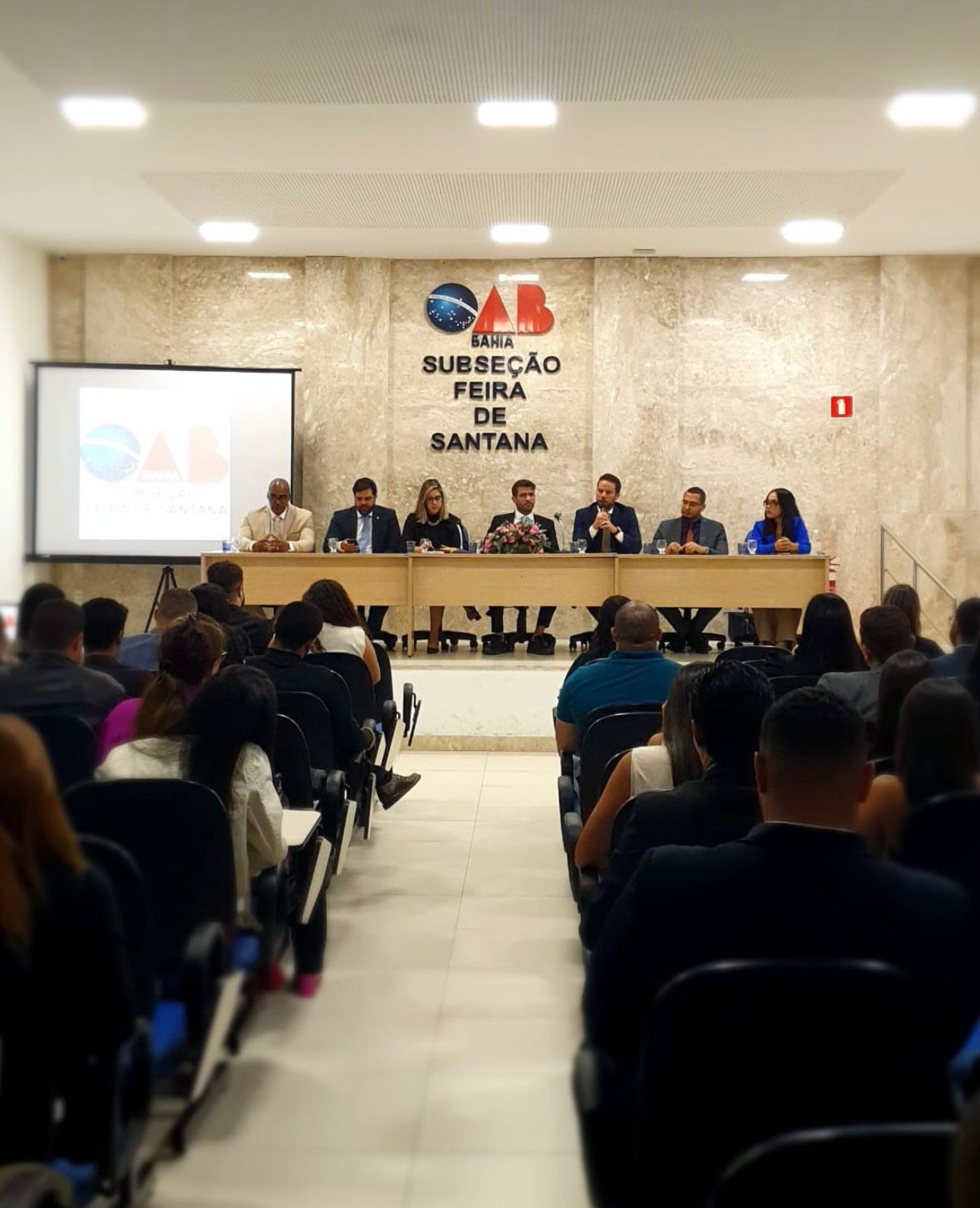 Evento sobre prerrogativas e prática criminal da jovem advocacia lota auditório da OAB Feira