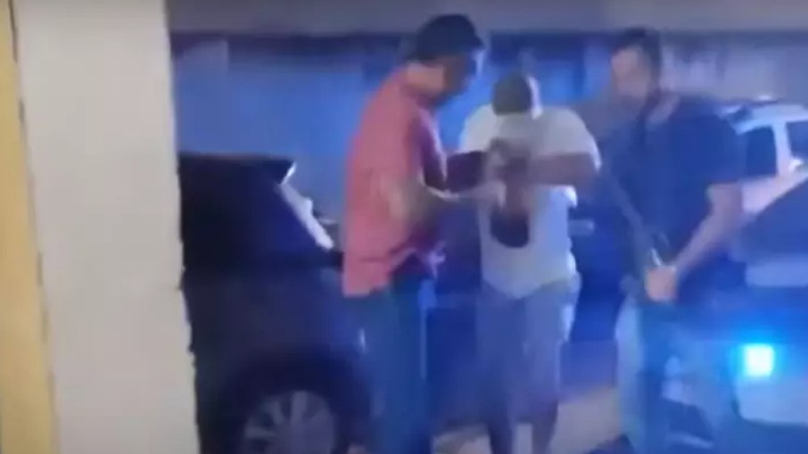 Homem é preso após obrigar criança a comer fezes