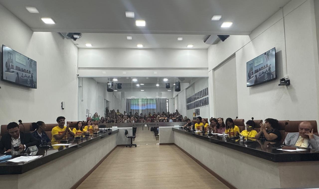 Professores pedem isonomia entre efetivos e contratados via Reda