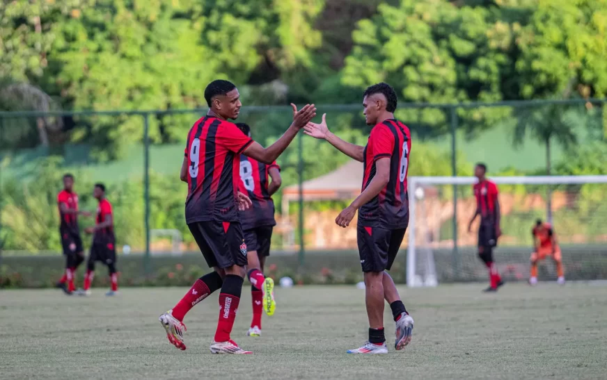 Vitória vence a Ponte Preta e vai à semifinal da Série B do Brasileiro