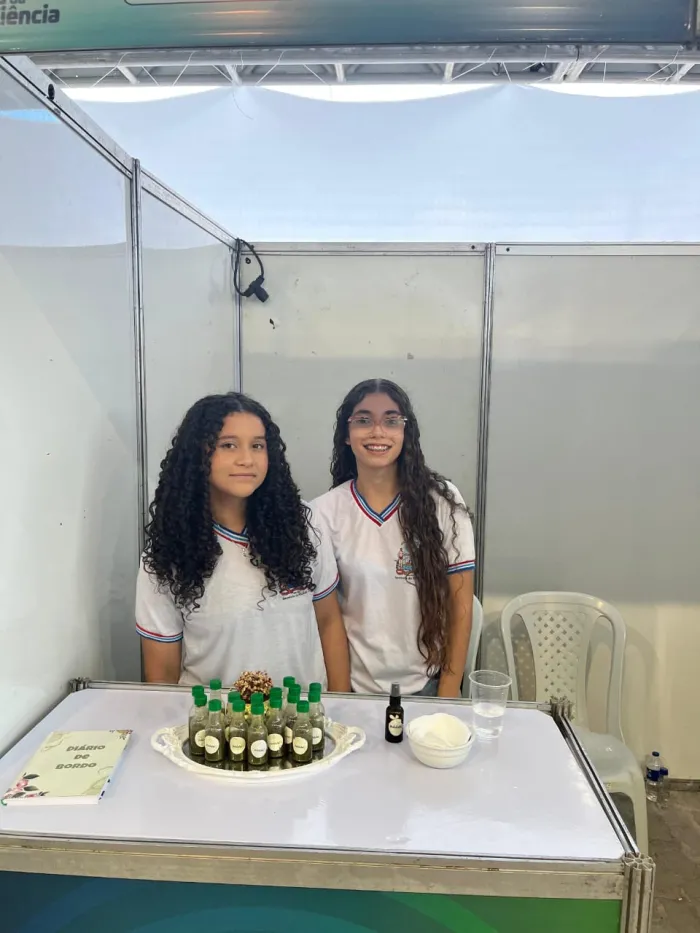 Estudantes de Candiba criam fórmulas para aliviar dor inspiradas nos saberes dos avós