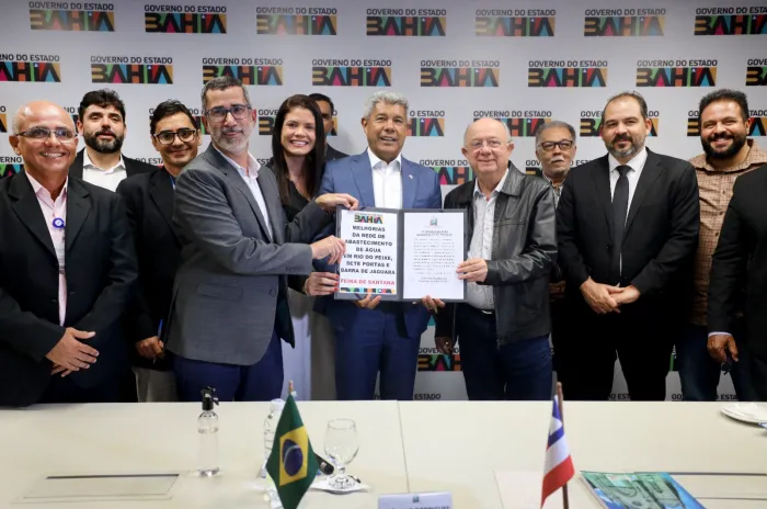 Em reunião com o prefeito, governador autoriza licitação para ampliação do esgotamento sanitário e abastecimento de água de…