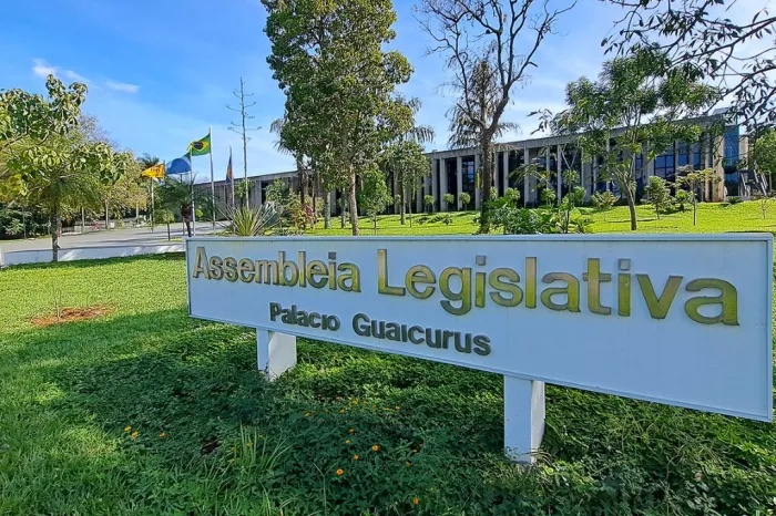 Agenda: Visita de escola, reuniões, capacitação e sessões movimentam ALEMS