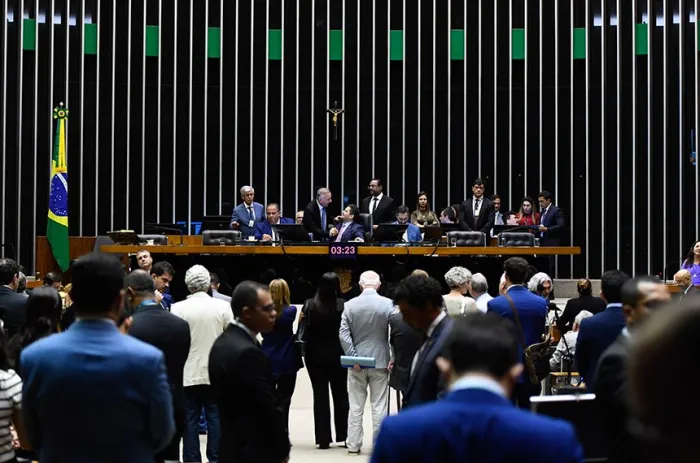 Além de vetos, Congresso pode votar validade permanente para mudanças no IR