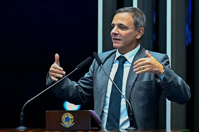 Bittar defende secretário de Educação do Acre e critica órgãos de controle