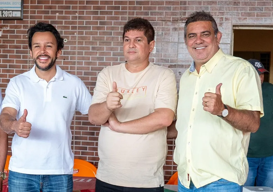 Oposição entrega tratores e reforça apoio à zona rural de Paulo Afonso