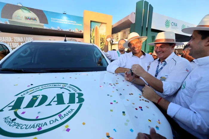 Bahia Farm Show: Estado entrega veículos para a fiscalização da produção agropecuária