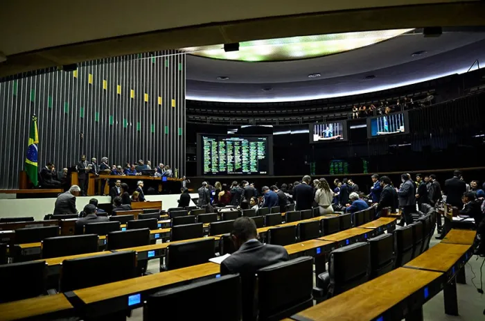 Rejeitados vetos que restringiam benefícios a setores de energia e logística
