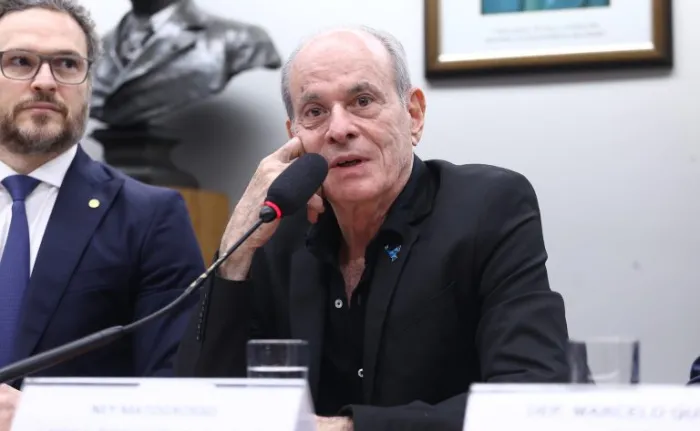Ney Matogrosso e Luisa Mell pedem aprovação de projeto que aumenta pena para tráfico de animais silvestres