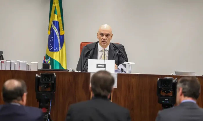 Bolsonaro diz que não recebeu voz de prisão de comandante Freire Gomes