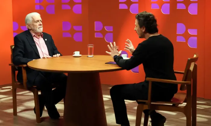 DR com Demori, da TV Brasil, recebe o senador Jaques Wagner