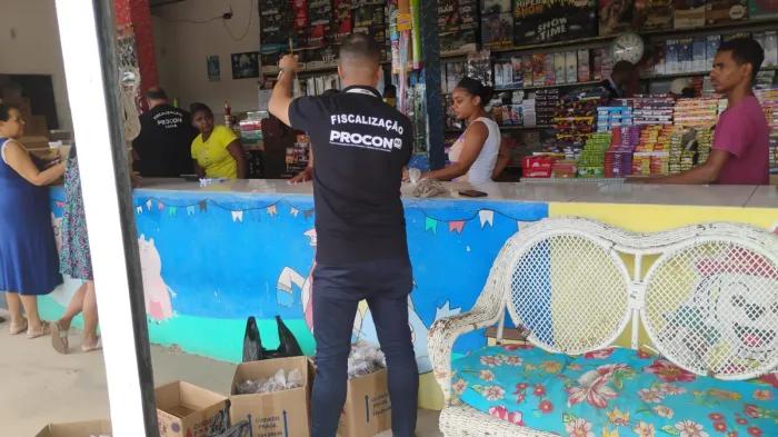 Procon participa de operação da Polícia Civil que fiscaliza fabricação e comércio clandestinos de fogos