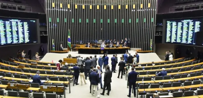 Câmara pode votar projeto que cria indenização para fiscais que atuam no combate à gripe aviária
