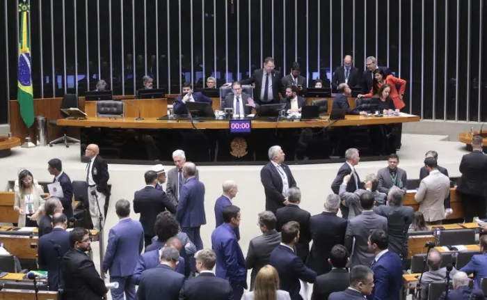 Plenário pode votar hoje projeto que reforça medida protetiva em caso de aproximação do agressor