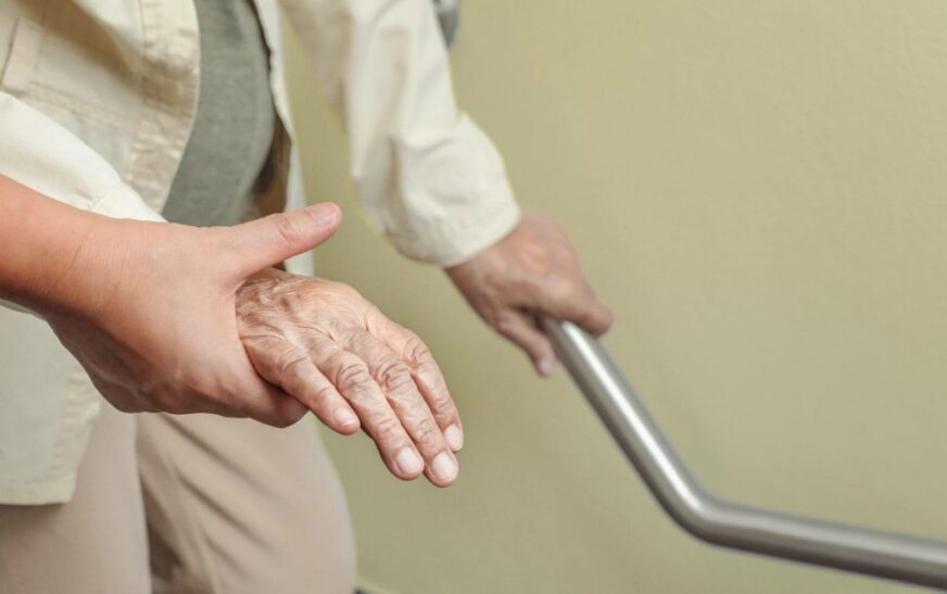 Prevenção de quedas em idosos: dicas e cuidados essenciais para a segurança