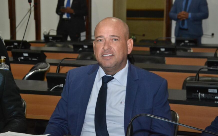 Governo instala antena de telefonia em Maria Quitéria após pedido de Binho Galinha