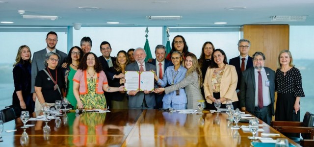 Lei que proíbe testes em animais para cosméticos é sancionada por Lula