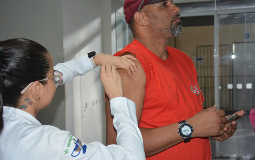 Feira de Santana promove ação de vacinação contra gripe e dengue neste sábado (19)