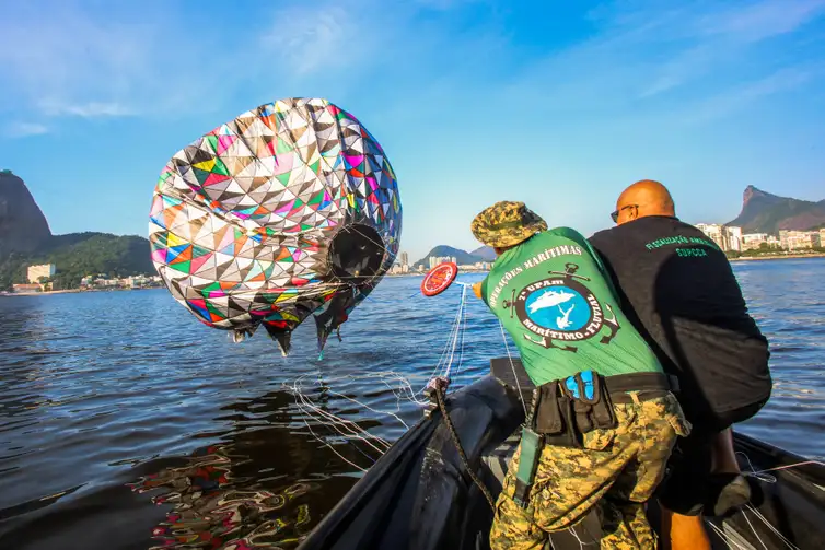 Campanha nacional alerta: soltar balões é crime e ameaça a segurança de voos no Brasil